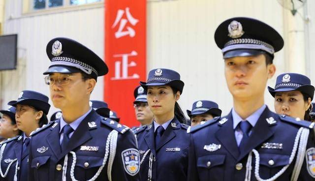中国警察队伍的贝雷帽，2017年，为何被新式夏季帽取代？